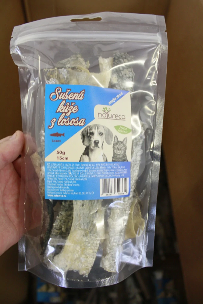 Sušená kůže z lososa cca 15cm 50-500g
